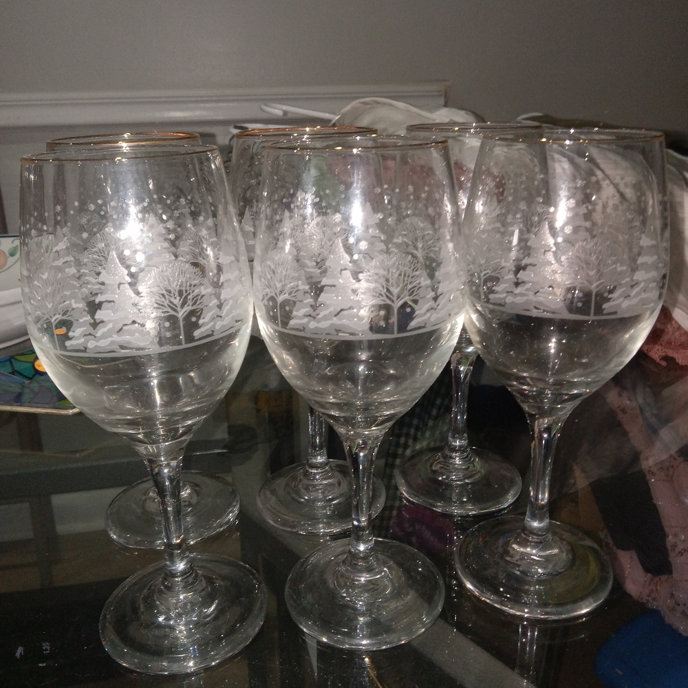 Set of 6 Libbey Christmas wine glasses
